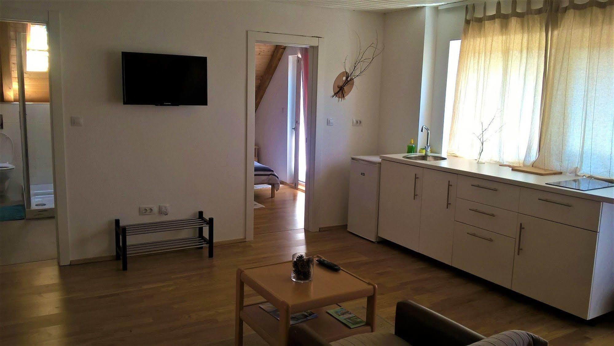 Guesthouse Bor Plitvice Lakes Plitvicka Jezera Bagian luar foto