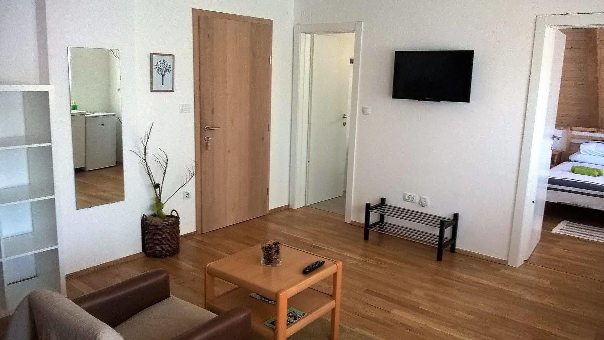 Guesthouse Bor Plitvice Lakes Plitvicka Jezera Bagian luar foto