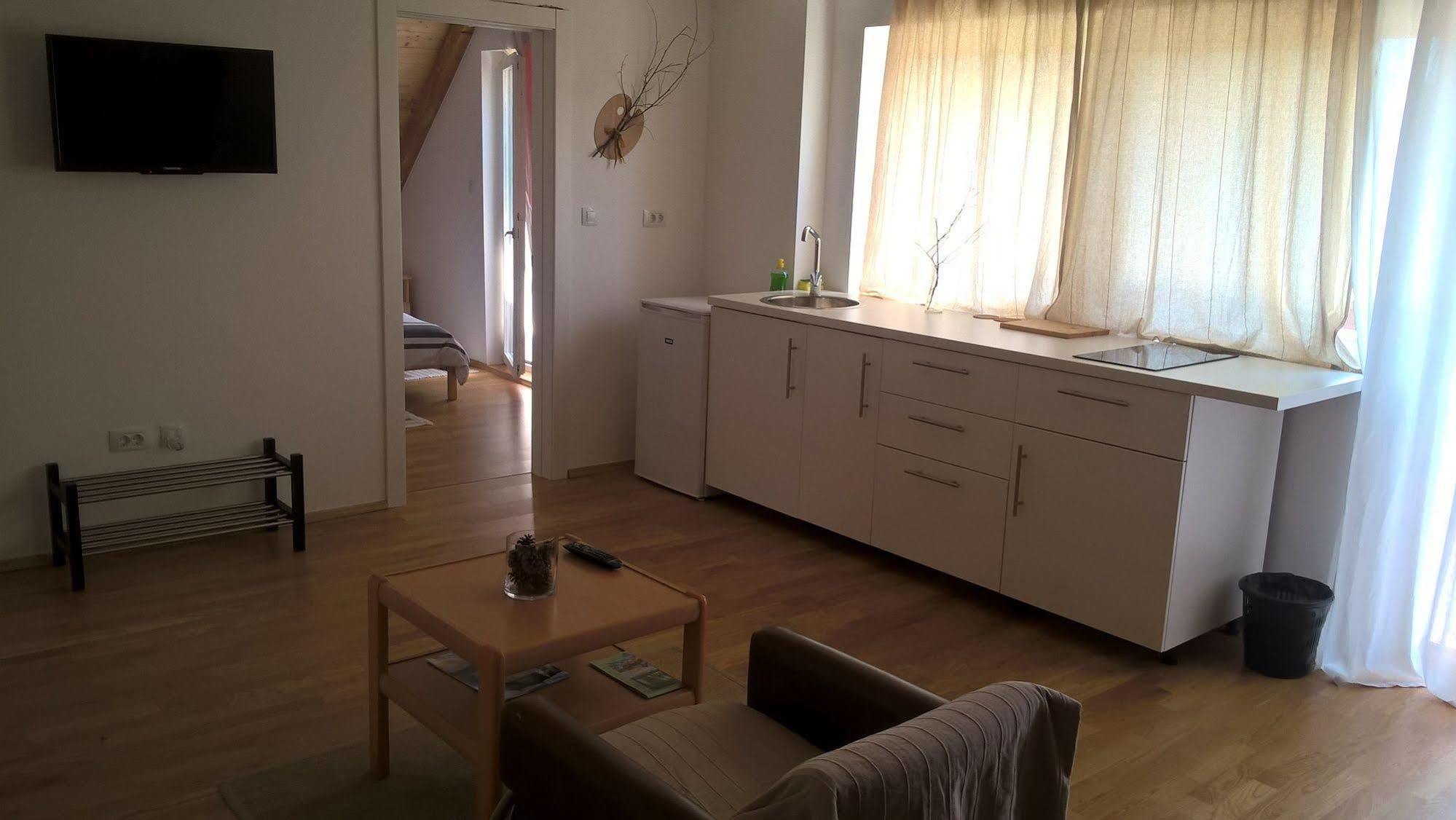 Guesthouse Bor Plitvice Lakes Plitvicka Jezera Bagian luar foto